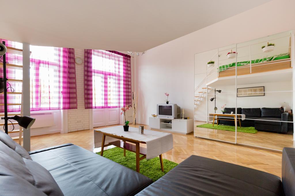 F4 Fiumei Apartment, Budapest